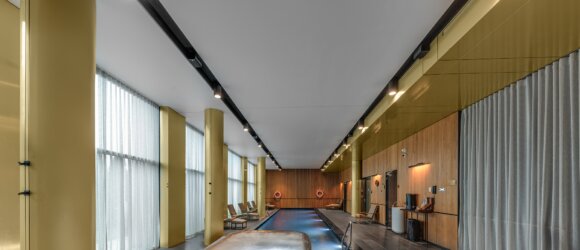 Techo tensado para piscinas | Track iluminacion